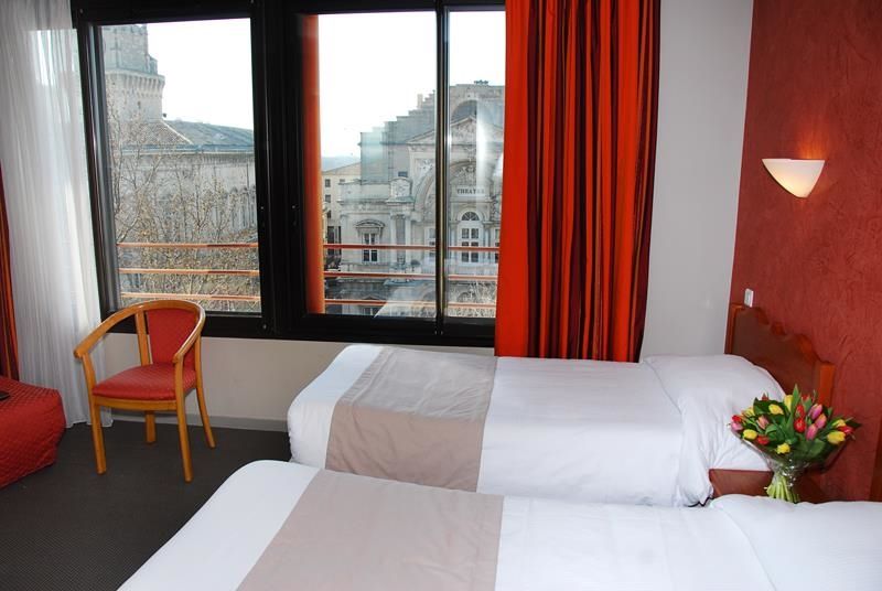 Kyriad - Palais Des Papes Hotel