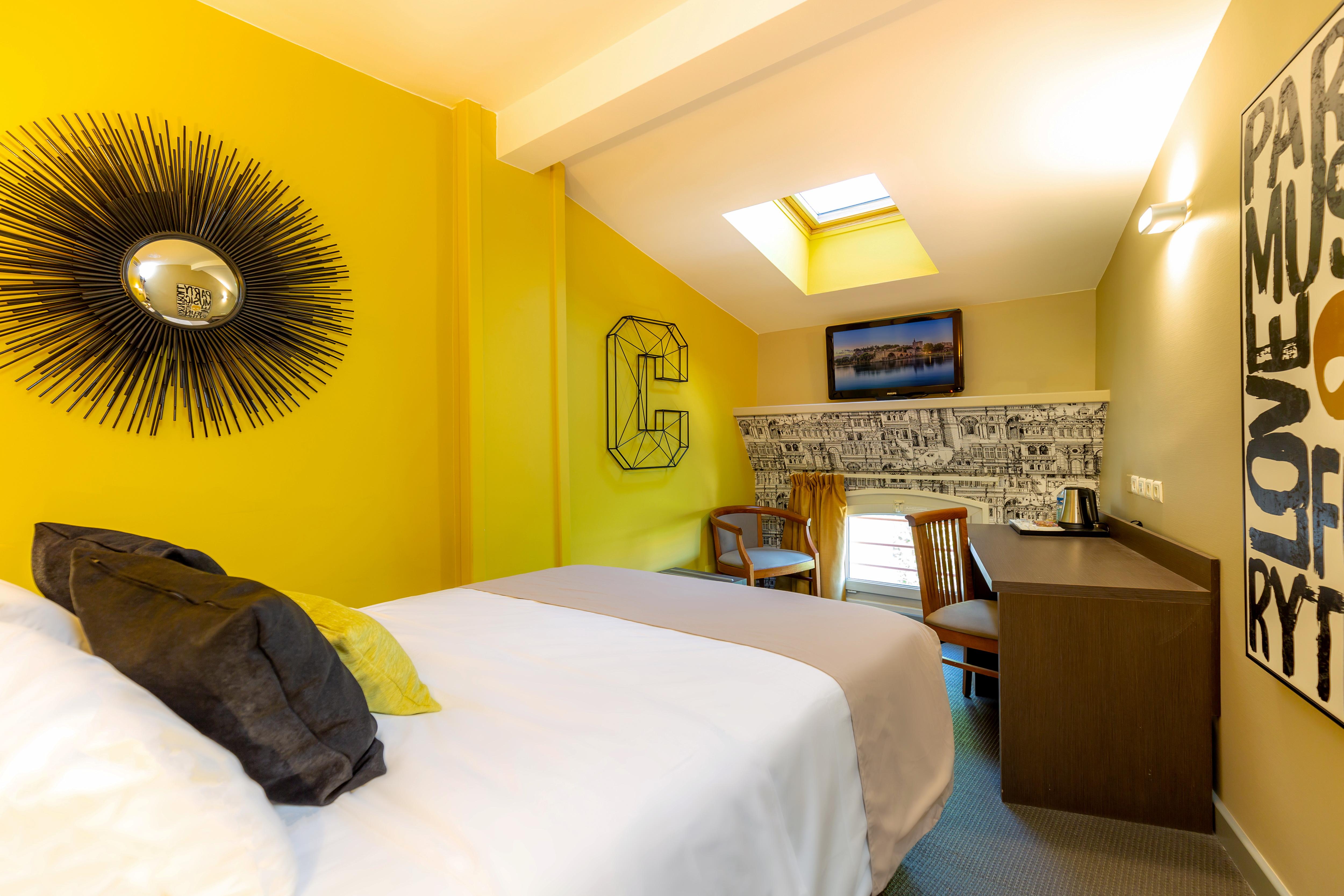 Kyriad - Palais Des Papes Hotel