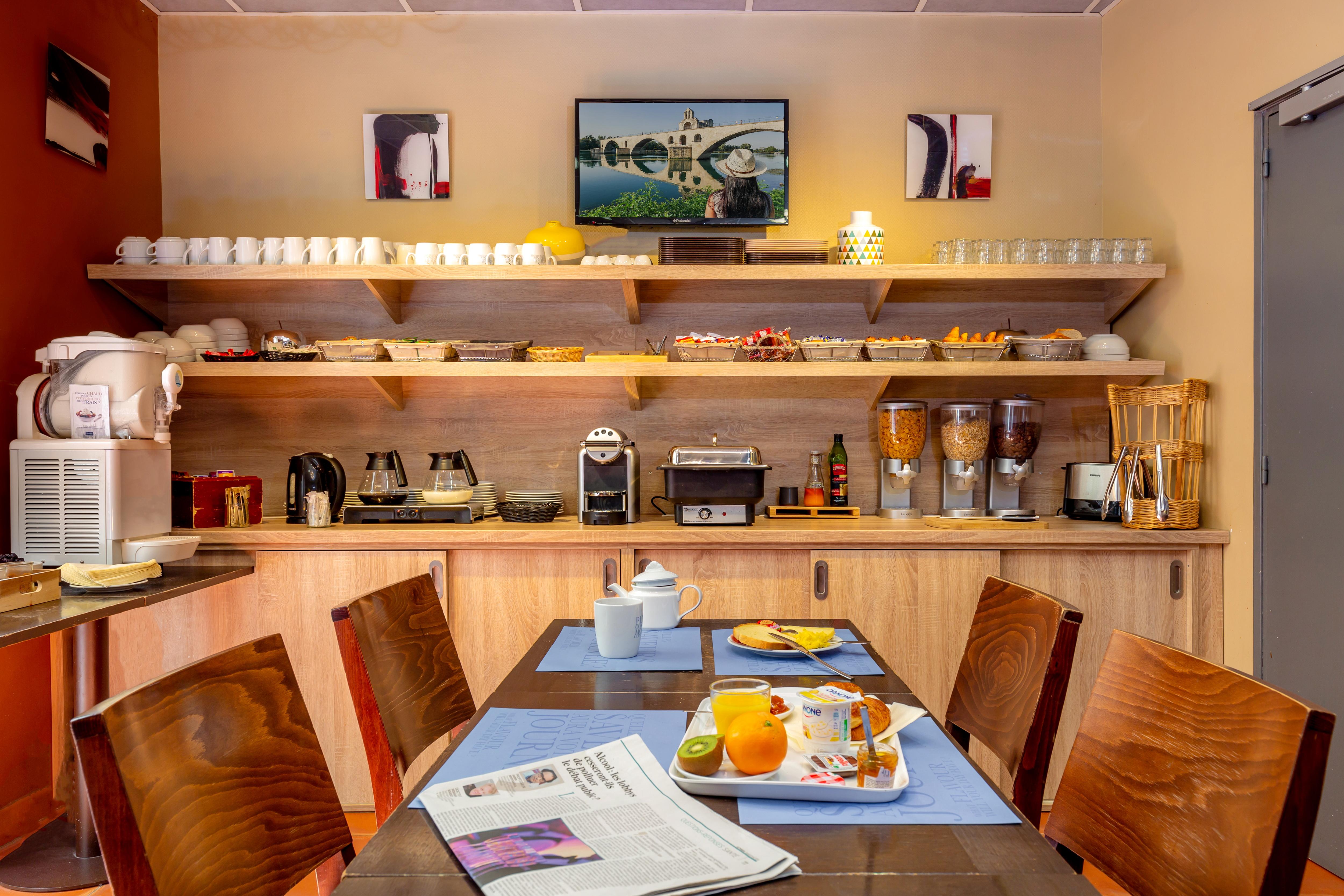 Kyriad - Palais Des Papes Hotel 3*