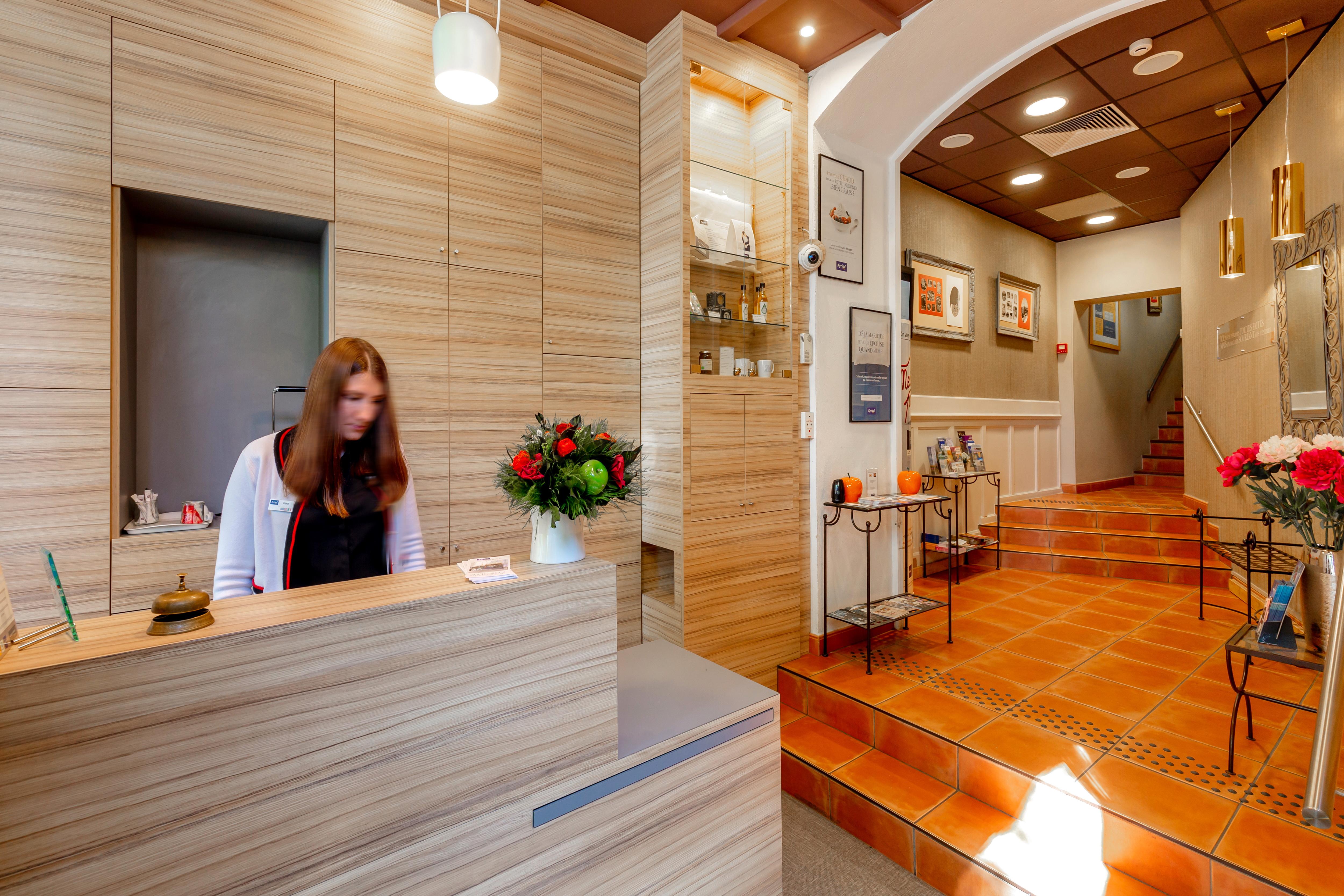 Kyriad - Palais Des Papes Hotel