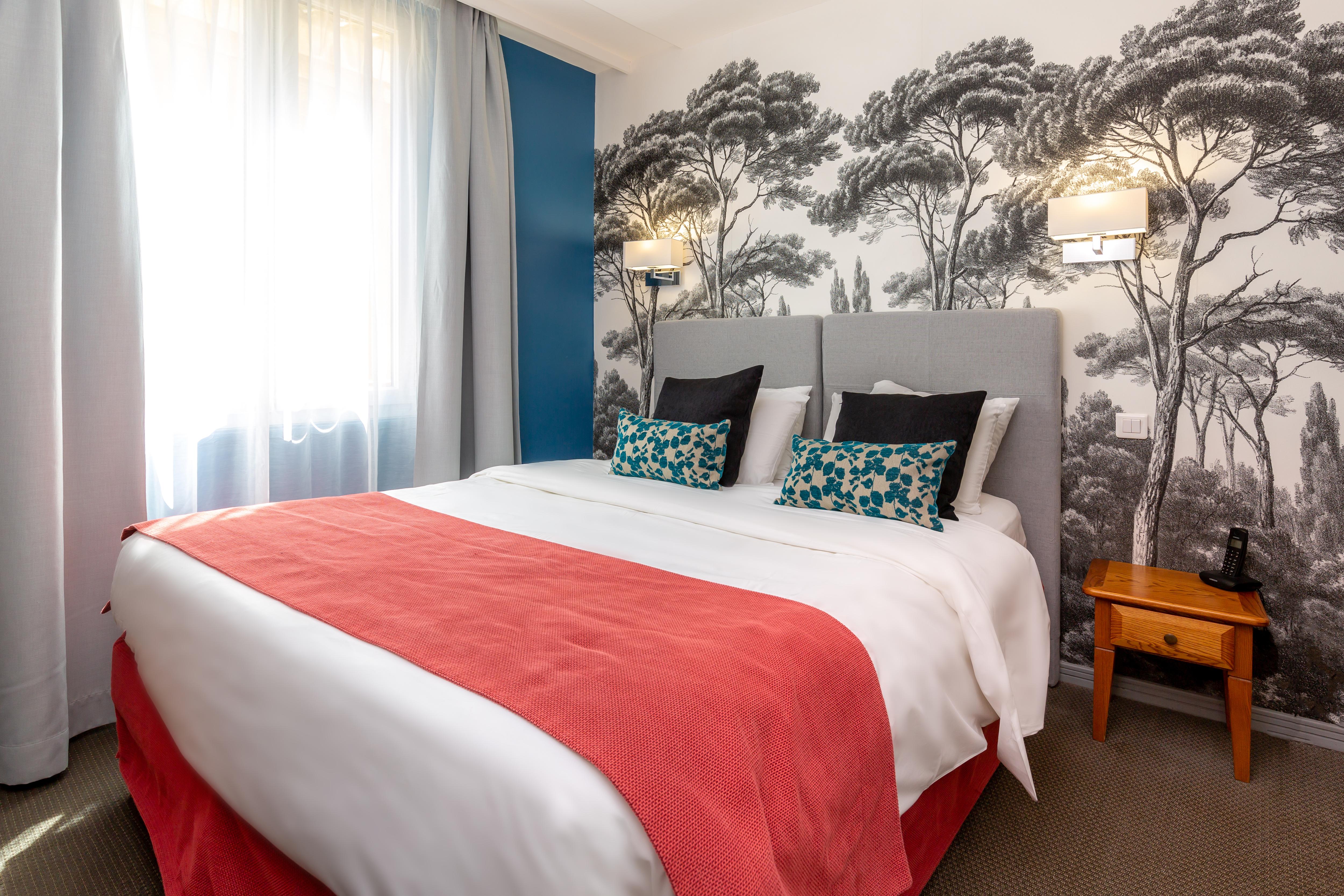 Hotel Kyriad - Palais Des Papes 3*