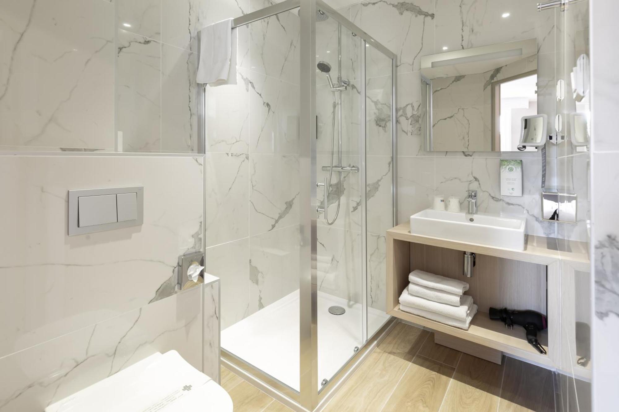 Hotel Kyriad - Palais Des Papes 3*