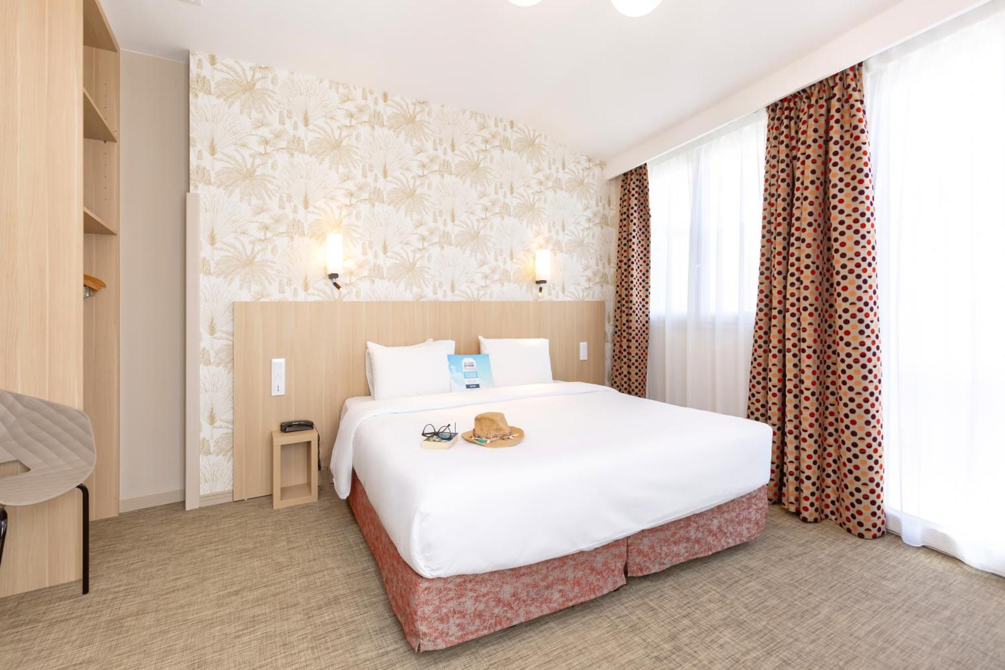 Kyriad - Palais Des Papes 3*