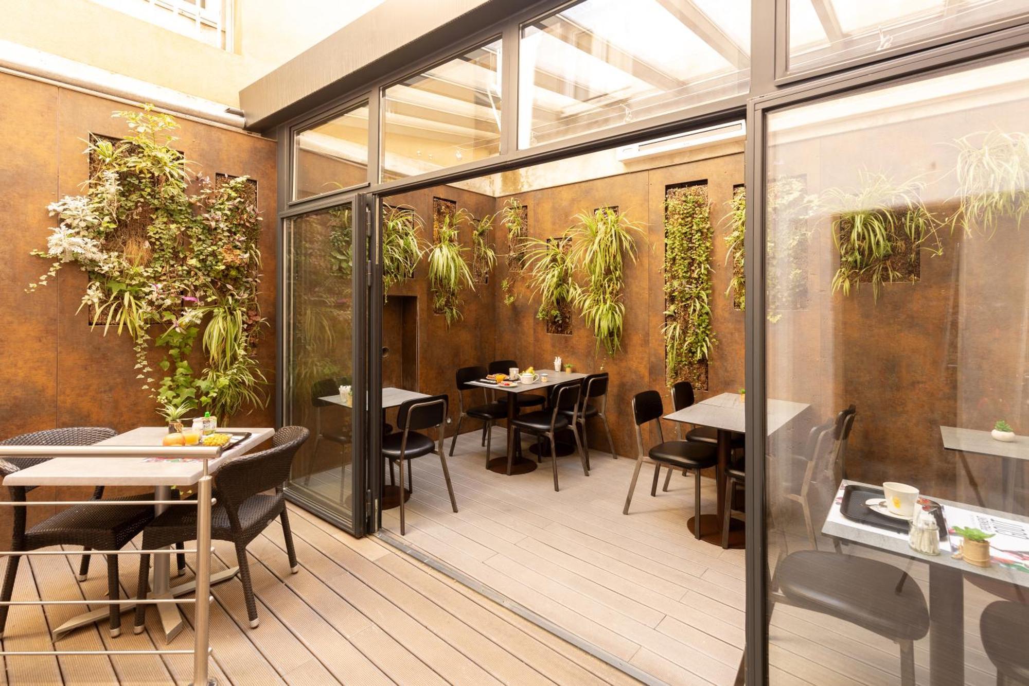 Kyriad - Palais Des Papes Hotel 3*