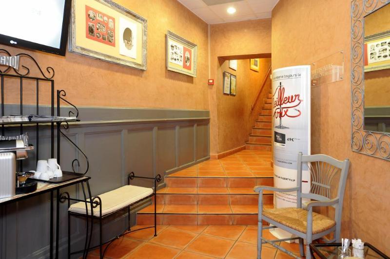 Kyriad - Palais Des Papes 3*