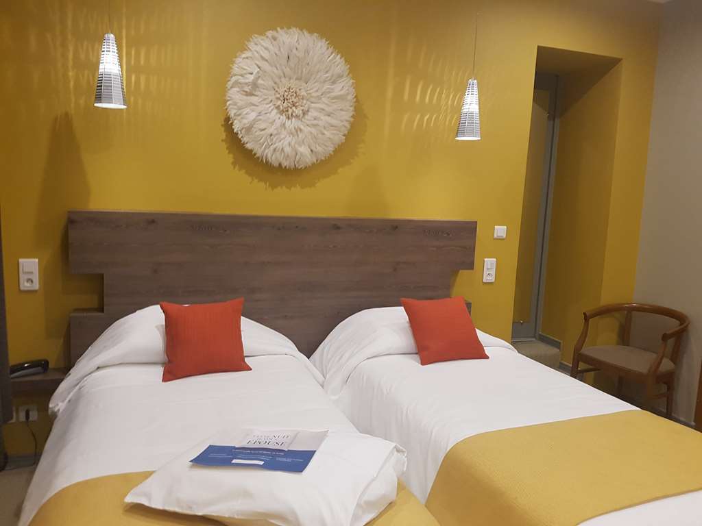 Kyriad - Palais Des Papes 3*
