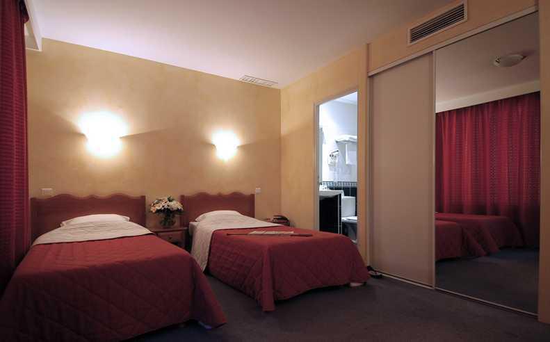 Hotel Kyriad - Palais Des Papes